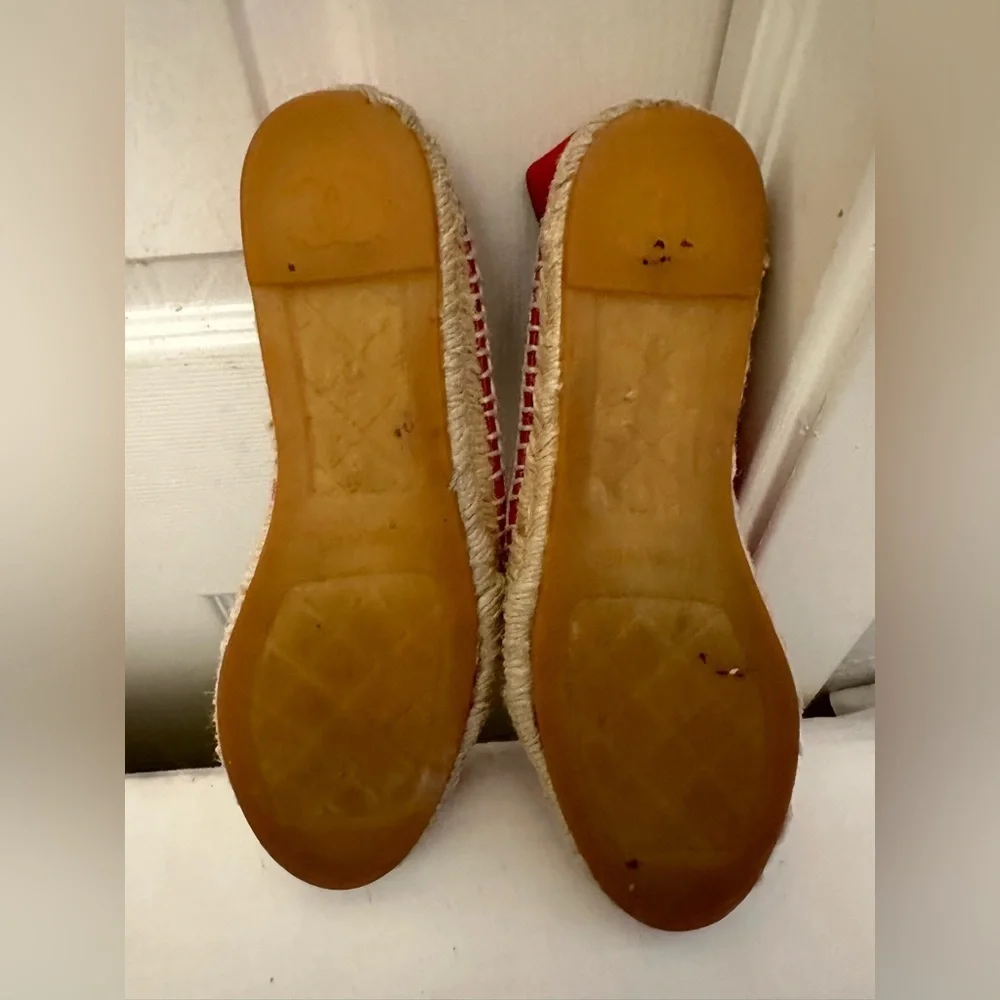 Authentic Chanel Red Lambskin Leather CC Logo Espadrille size 37,l